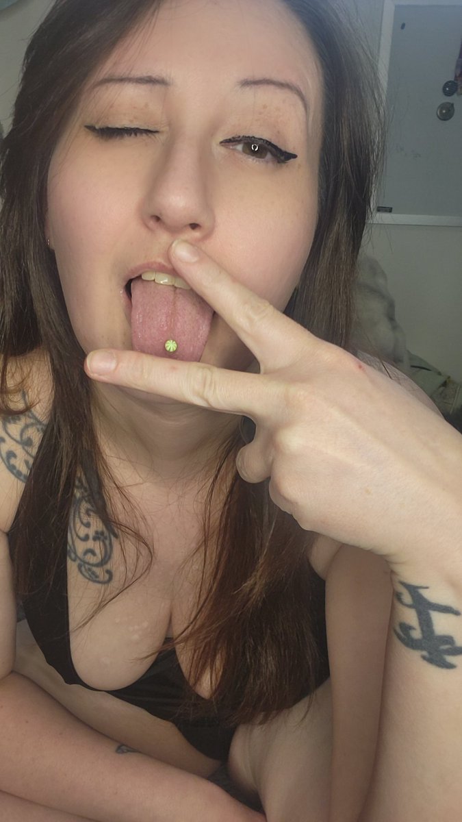 🥵😘#fuckme #whore #attentionslut #onlyfans #dommy #femdom #horny #hoe #nsfw #nsfwaccount #dommy #attentionwhore #cockslut ##onlyfanscanada