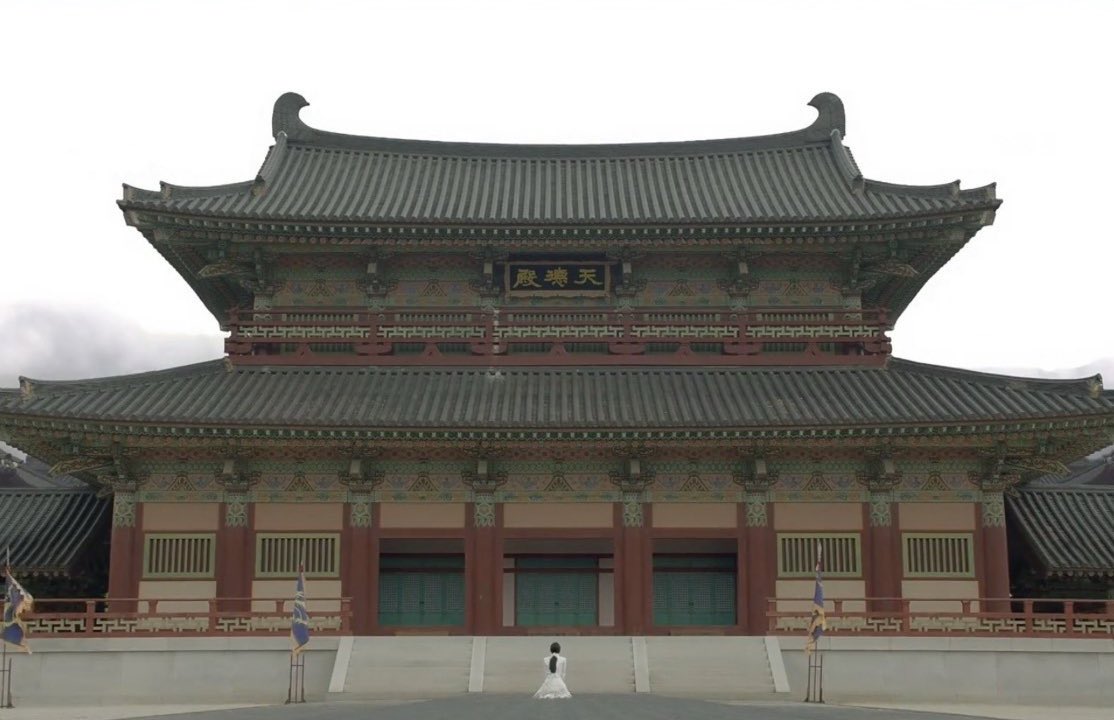 아이유 에델바이스 tweet media