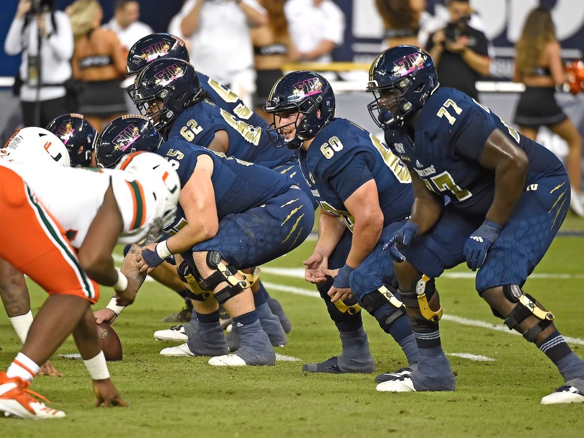 Tpowell223's tweet image. Blessed to receive an offer from FIU

@RecruitBigClay @CCHSfootbal
@CoachHatchCCHS
@PrepRedzone @redhog29
@coachfloyd33 
 @AL6AFootball
@HallTechSports1