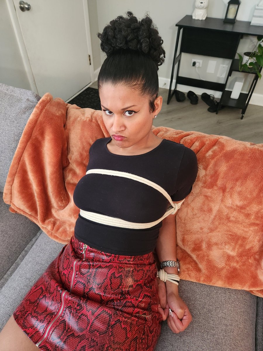 FairytaleBound's tweet photo. She took so long to go out, we just decided @CalBCorner should probably just stay home for the WHOLE weekend instead 🪢😠🪢
#bondage #damsel #rope #tiedup #damselindistress #tiedupgirls #putyourhandsbehindyourback #pouting #hotgirls #shortskirt #whatsgonnahappennext https://t.co/MmlwC2rXCS