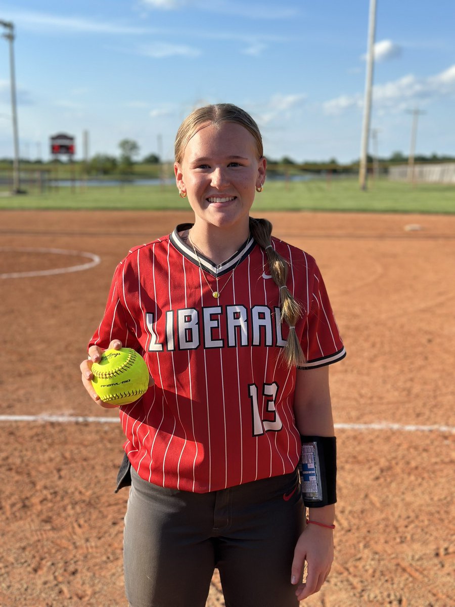 tabithabeaman's tweet photo. Tonight the Bulldogs clenched the WEMO conference title and @eisleybeaman hit her first high school home run on our home field! https://t.co/6yIIEzDtWD