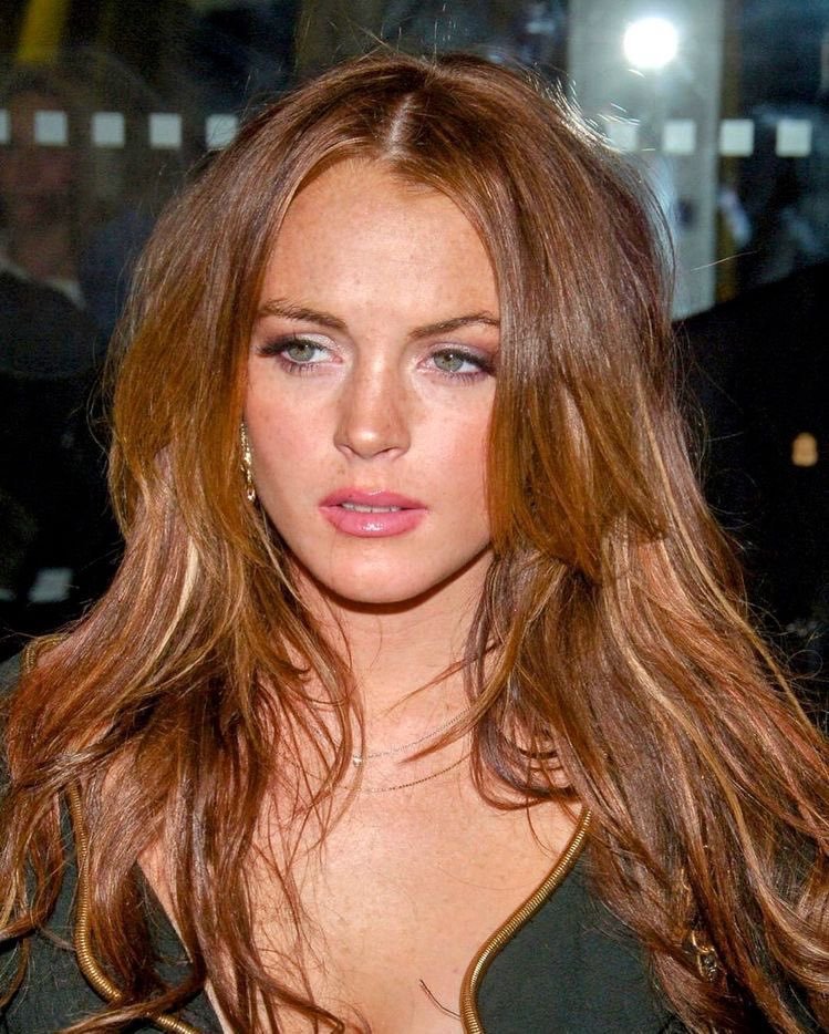 retrocharm_'s tweet photo. Lindsay Lohan at an after party in 2006 https://t.co/hB7YuNaiNZ