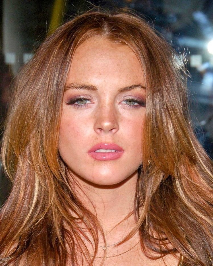 retrocharm_'s tweet photo. Lindsay Lohan at an after party in 2006 https://t.co/hB7YuNaiNZ