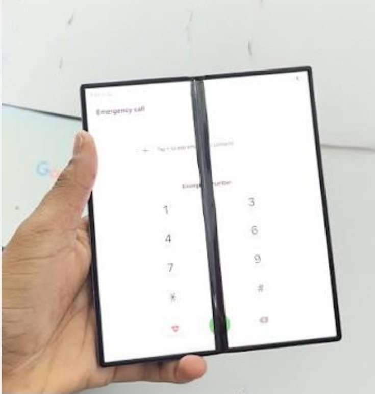 skhann20155's tweet image. Disappointed. #samsungfold black line has appeared on inner screen exactly at the fold. No dents no damage hinges. This is manufacturing defect. @SamMobiles @SamsungMobile #qatar @SamsungGulf #tmroh #América #Galaxy @AndroidAuth @SamMobiles #zfold8 #fold8 #samsungfold8 #Bahrain
