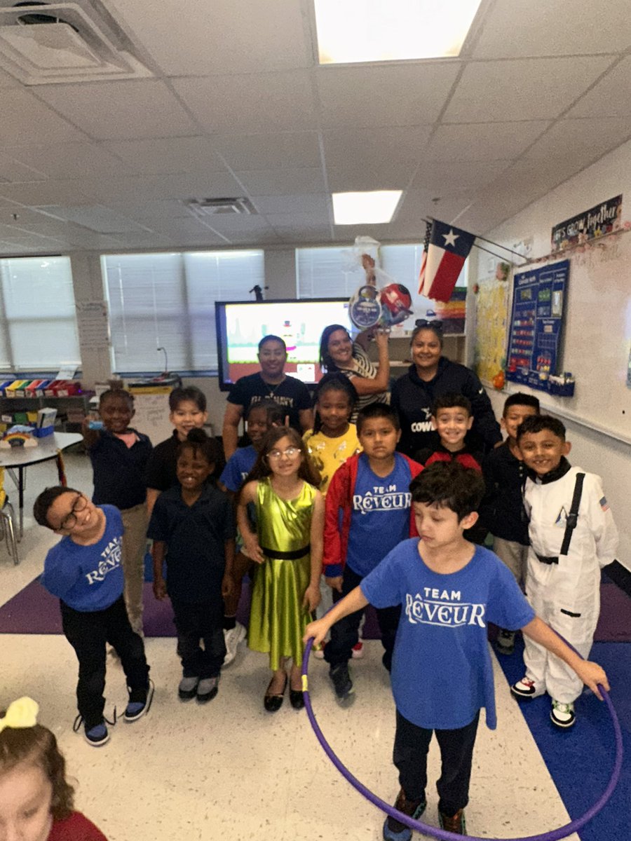 Sylvia Mendez CREW Leadership Academy tweet media