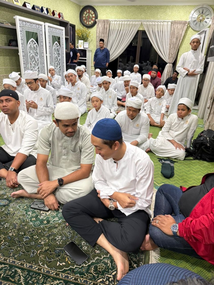 Razlan tweet media