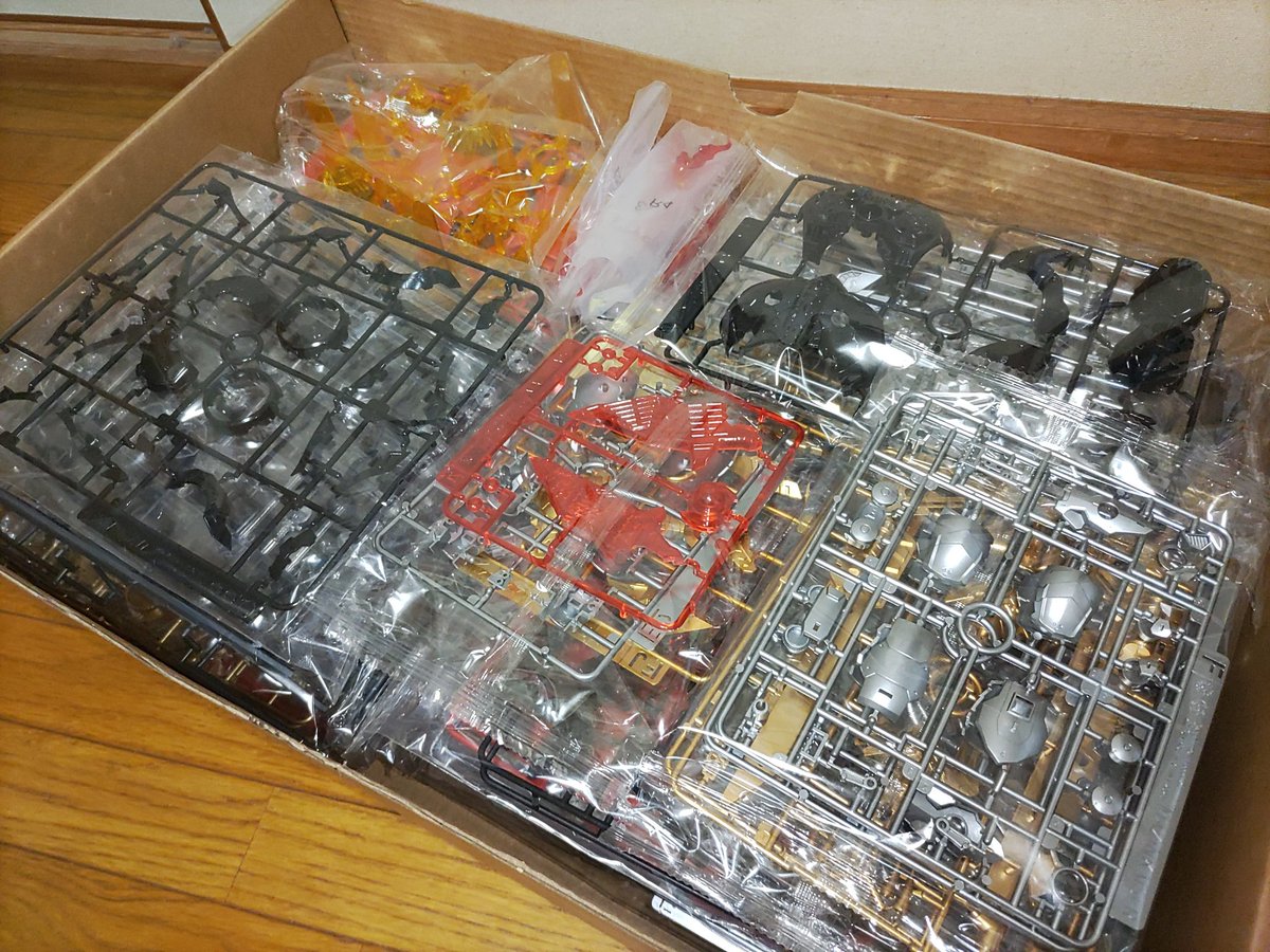 bIA0D3HuI8m51CB's tweet photo. ついに着弾！
TRON MODEL×DRAGON HORSE マジンカイザー!!

デッカい！重い！ランナーみっちり！説明書分厚い！こりゃ凄いわ～
GW中は頑張ろう…

#マジンカイザー
#TRONMODEL https://t.co/FMEuLaJn9c