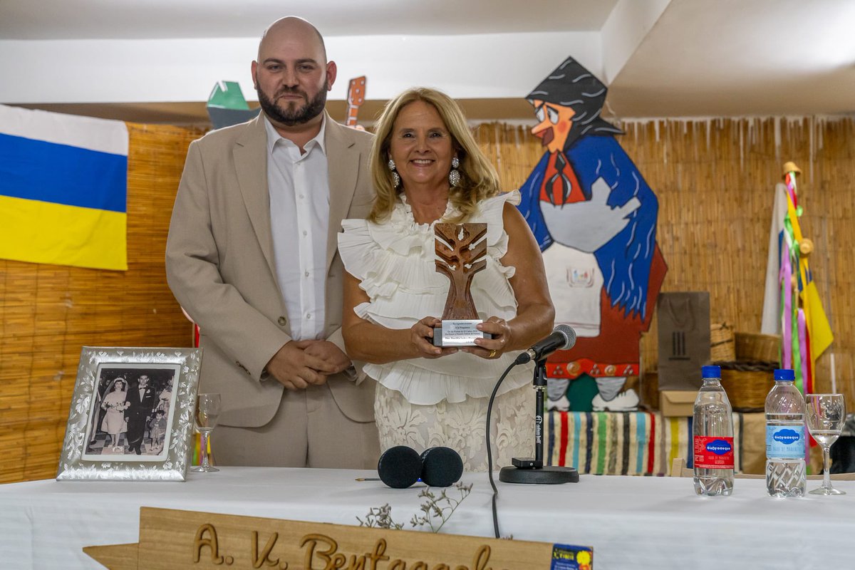 hectorjsuarez's tweet photo. Ayer disfrutamos del pregón de las fiestas de El Calero en honor a la Virgen de Fátima, a cargo de Baudi Suárez.
Un recorrido emotivo por la historia y la gente del barrio 💙
Gracias a la Comisión de Fiestas de la A.V. Bentagache por su gran trabajo.
¡Que empiecen las fiestas! 🎉 https://t.co/gM3cXakwdz