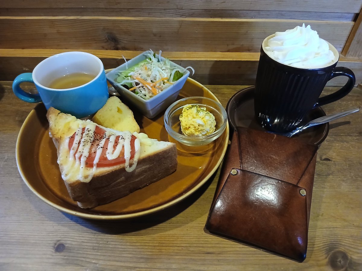 fryota42's tweet photo. 今日と昨日のモーニング☕😃🌄
#喫茶店 #モーニング #コーヒー #財布 #ラクリエ #革 https://t.co/aGovPR3J51