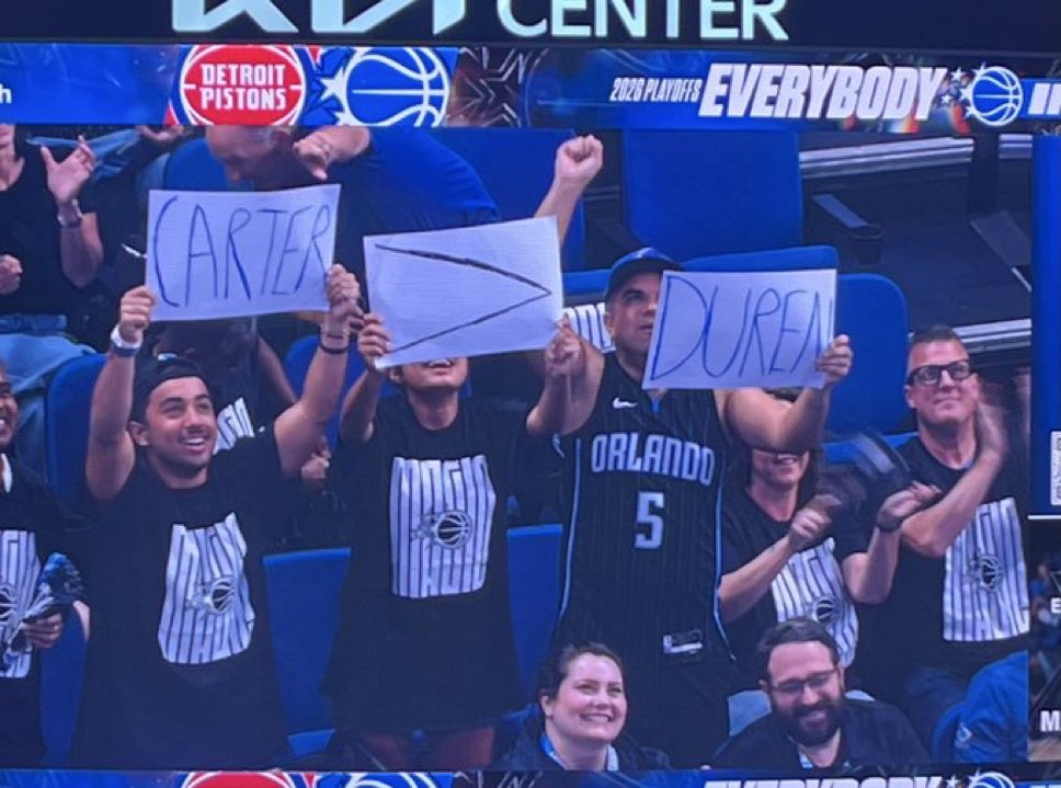 SleeperOrlando's tweet photo. This is why I love Magic fans😭

📸: @OtownMagicMemes https://t.co/0NLEWlIfXE