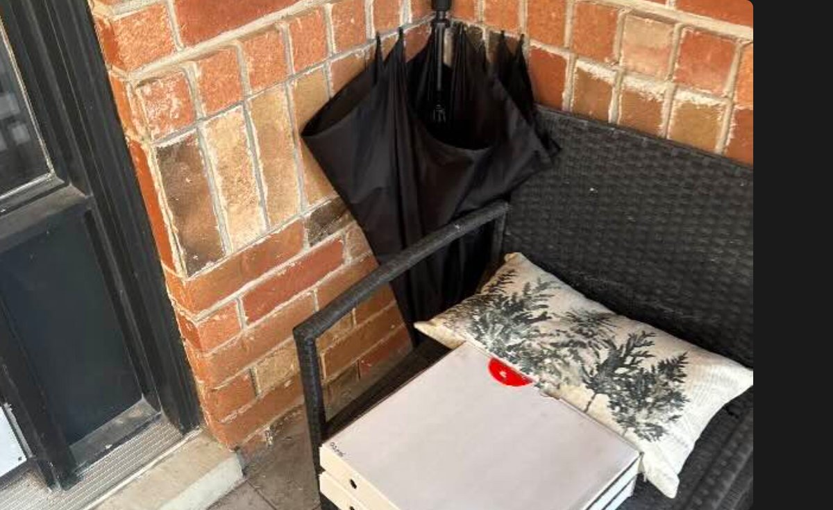 Jamesaa's tweet photo. Hey @DoorDash . Why is it that when we order Chinese food, and get pizza from an entirely different restaurant, it's not eligible for a refund?! https://t.co/nACMqIJnan