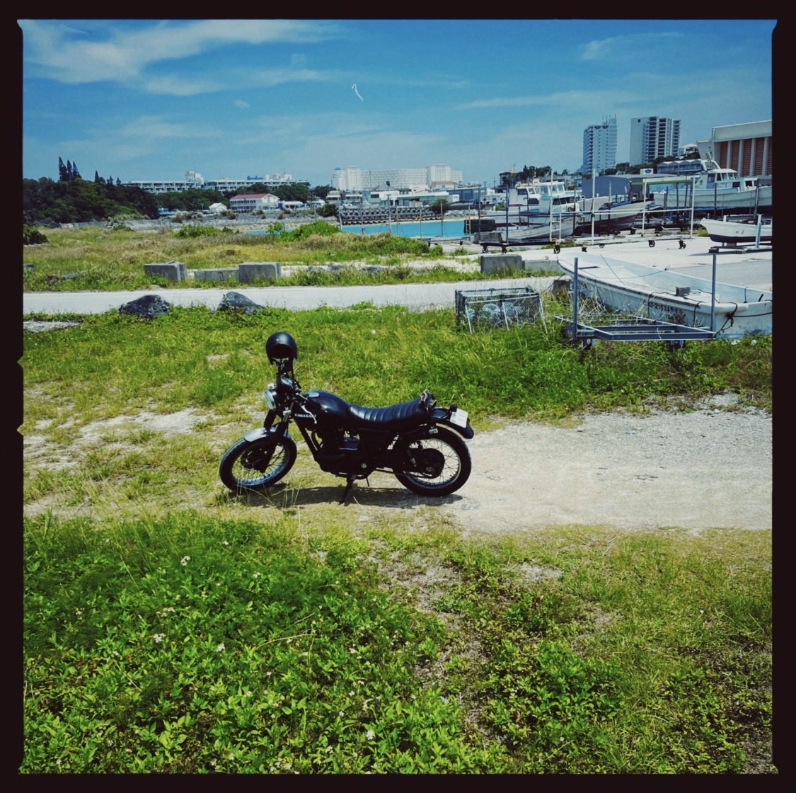 Hellwww's tweet photo. GW

#Kawasaki
#250TR
#恩納村漁港 https://t.co/n2k5jks9E9