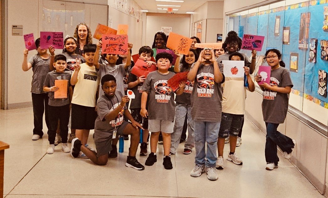 tarapatton's tweet photo. Wishing @JeanaMAdams, our principal, a very Happy Principal's Day!! The kids wrote heartfelt letters/cards and gave her a gift. Thank you for all you do!! @AldineISD @DrWynneLaToya @icoach_Walker @HillHawksES @HillFrontOffice https://t.co/FGJItHa6mj