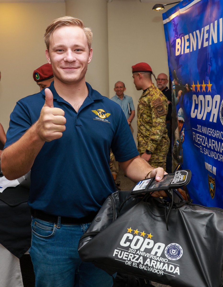 FUERZARMADASV's tweet photo. Con emoción y gran expectativa, competidores nacionales y delegaciones extranjeras reciben su kit oficial para la Copa 202 Aniversario de la Fuerza Armada. 

Todo está listo para una competencia donde la precisión y el talento serán protagonistas. https://t.co/AHhSSmnW7U