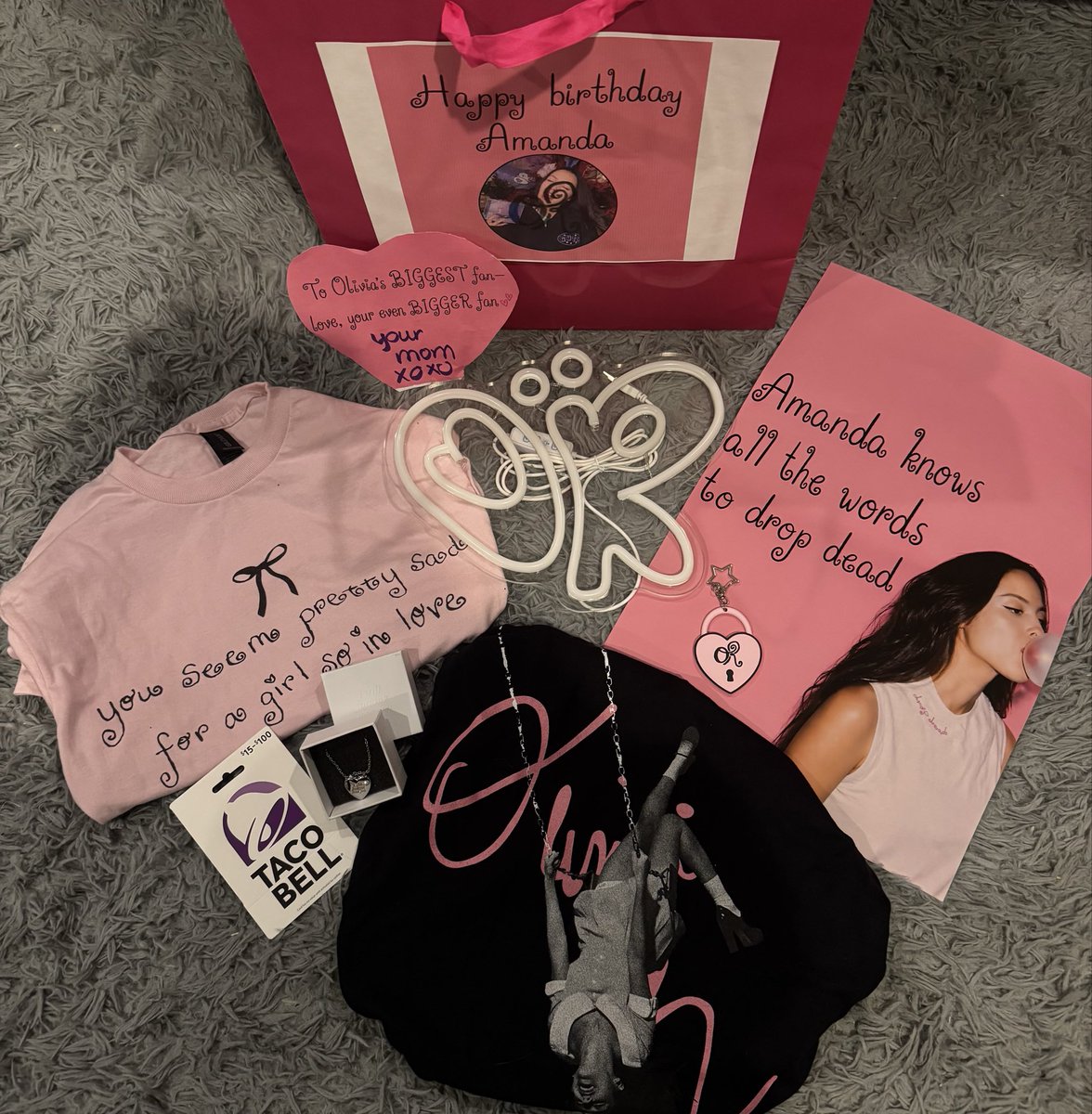 amandabedumb's tweet photo. my mom gave me the cutest bday gift 🥹 https://t.co/ipHVcqj2E1
