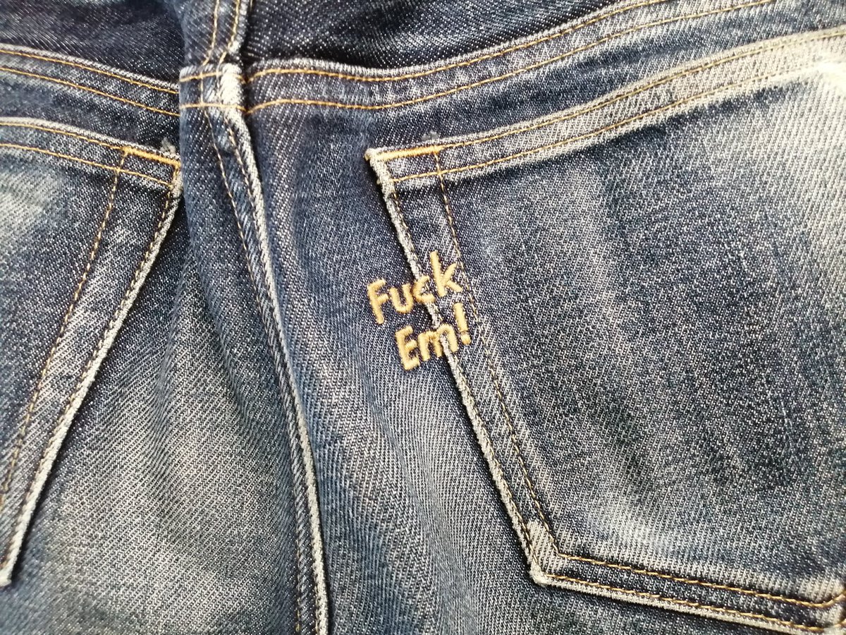 modeoff_narimas's tweet photo. A.P.C×SUPREMEのデニムパンツ入荷しました！夏は白Tにデニムの王道コーデはいかがでしょうか？！
サイズ30 税込11000円
店頭もしくはオフモールでご覧下さいませ！
#モードオフ #モードオフ成増駅南口店　#SUPREME https://t.co/4ACz8YARzK