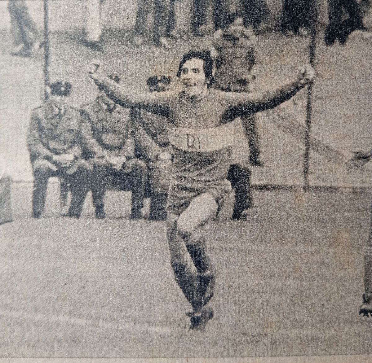 Fco_Carrasco2's tweet photo. Leonardo Zamora 1980. @evertonsadp   #vamoseverton #oroycielo #everton #Losdelcerro #EverForEver #viñadelmar #quintaregion #primercampeondeprovincia #ruletero #gaviota https://t.co/3VR8uqeqXS