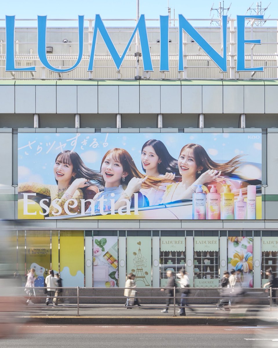 essential_jp's tweet photo. 新宿すぎる！！ https://t.co/ihVkz1hgxB