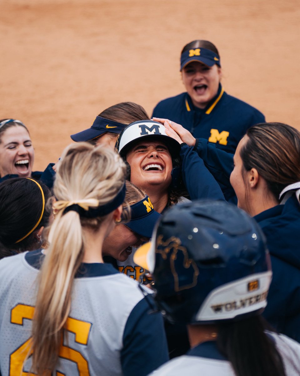 umichsoftball's tweet photo. At-home feeling. https://t.co/YxKBhXdeaG
