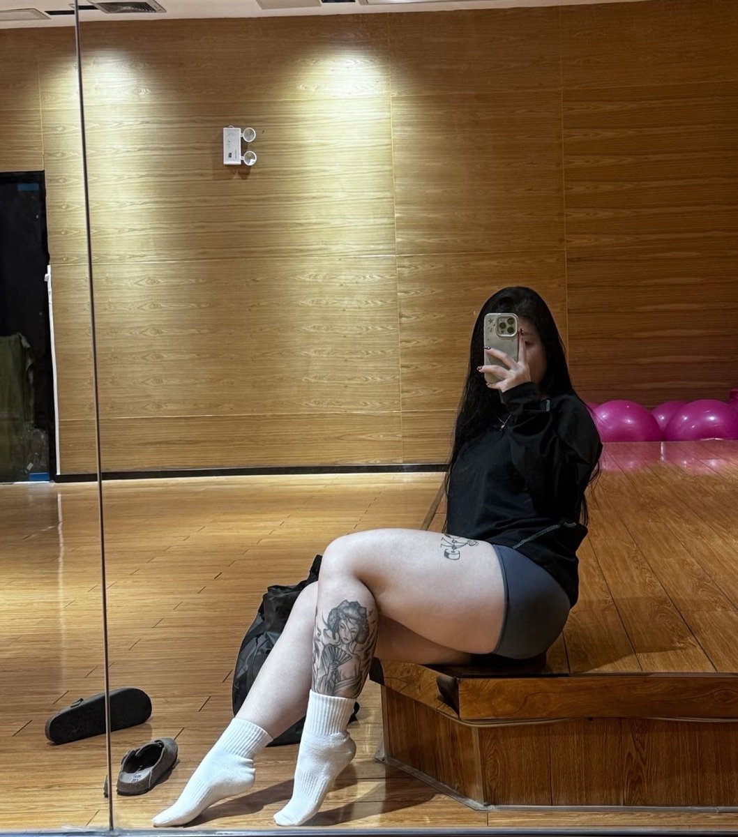 大屁股健身婊集中营 tweet media