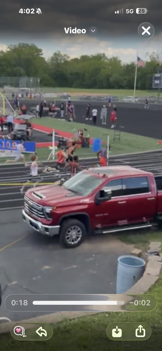 holdonheem's tweet photo. they asked if i can run @CochBG4 ? 10.9 100m
22 200m @DarrenSunkett @hamitchom @coachnellyy @AllenTrieu @GregSmithRivals @TheUCReport let’s raise the stock!📈📈📈 https://t.co/5yltcGe7um