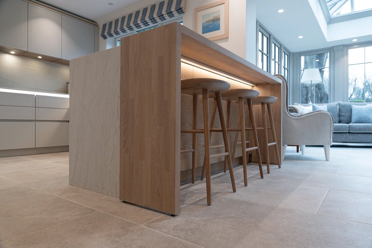 JHicks_HomePro's tweet image. LED strip lights illuminate under breakfast bars, shelving, cabinets &amp;amp; mudrooms, also a growing demand for them to be integrated in pantries &amp;amp; bar units. Best Kitchen &amp;amp; Bath Remodeler#dogoodwork #kitchendesign #hgtv #kitchen #bathroom #homeimprovement #home #remodeling #remodel