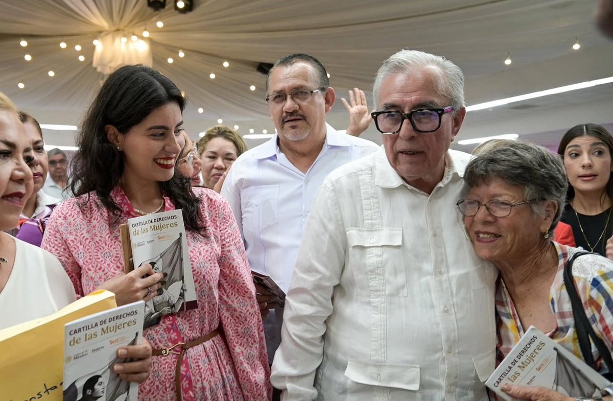 SEMUJERES_'s tweet photo. Hoy, más mujeres en Sinaloa conocen y ejercen sus derechos.

Resultado del compromiso del gobernador @rochamoya_, que ha puesto al centro un gobierno que los acerca y los hace valer.
💜📖 https://t.co/28cLeq8Gaz