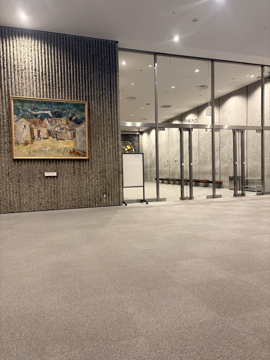 今日は2年ぶりにこちらで公演です！
新潟県民会館　小ホール
「耳なし芳一の話」