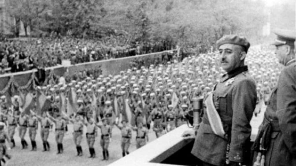 faSCista_55's tweet photo. @L0renaGM Franco la inició y Franco la ganó. https://t.co/mFVKKSsbN4