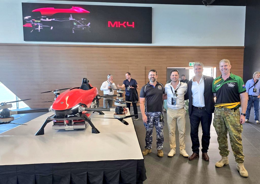 AUADRT's tweet photo. Mega quads!!!
Our @AusAirForce and @australianarmy #DroneRacing Team dropped in on an @AirspeederHQ race day recently to check out their super rad quads and fly their sims! So #zoomy!!!
#SendIt!
@ChiefAusArmy @CAF_Australia @SEAC_ADF https://t.co/ryAPACC4Fh