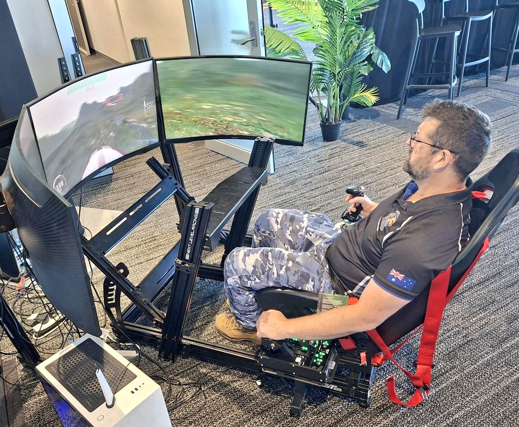 AUADRT's tweet photo. Mega quads!!!
Our @AusAirForce and @australianarmy #DroneRacing Team dropped in on an @AirspeederHQ race day recently to check out their super rad quads and fly their sims! So #zoomy!!!
#SendIt!
@ChiefAusArmy @CAF_Australia @SEAC_ADF https://t.co/ryAPACC4Fh