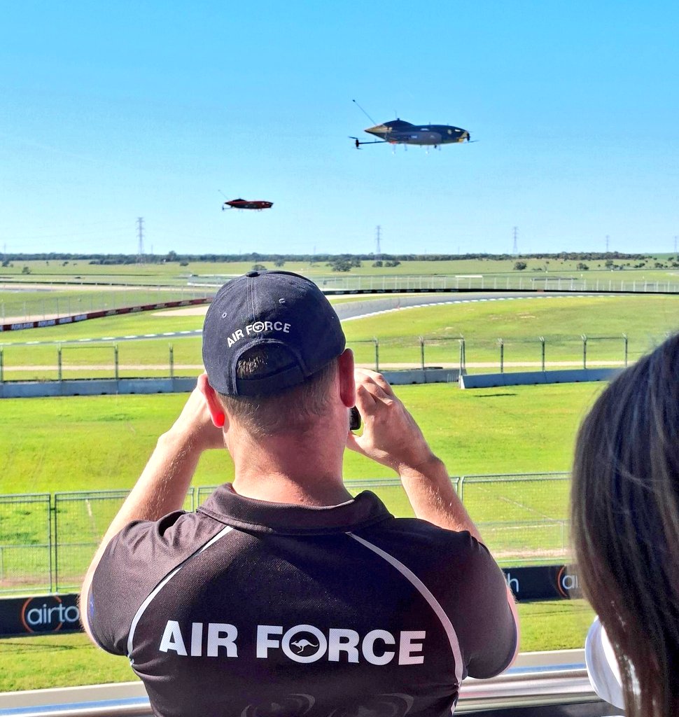 AUADRT's tweet photo. Mega quads!!!
Our @AusAirForce and @australianarmy #DroneRacing Team dropped in on an @AirspeederHQ race day recently to check out their super rad quads and fly their sims! So #zoomy!!!
#SendIt!
@ChiefAusArmy @CAF_Australia @SEAC_ADF https://t.co/ryAPACC4Fh