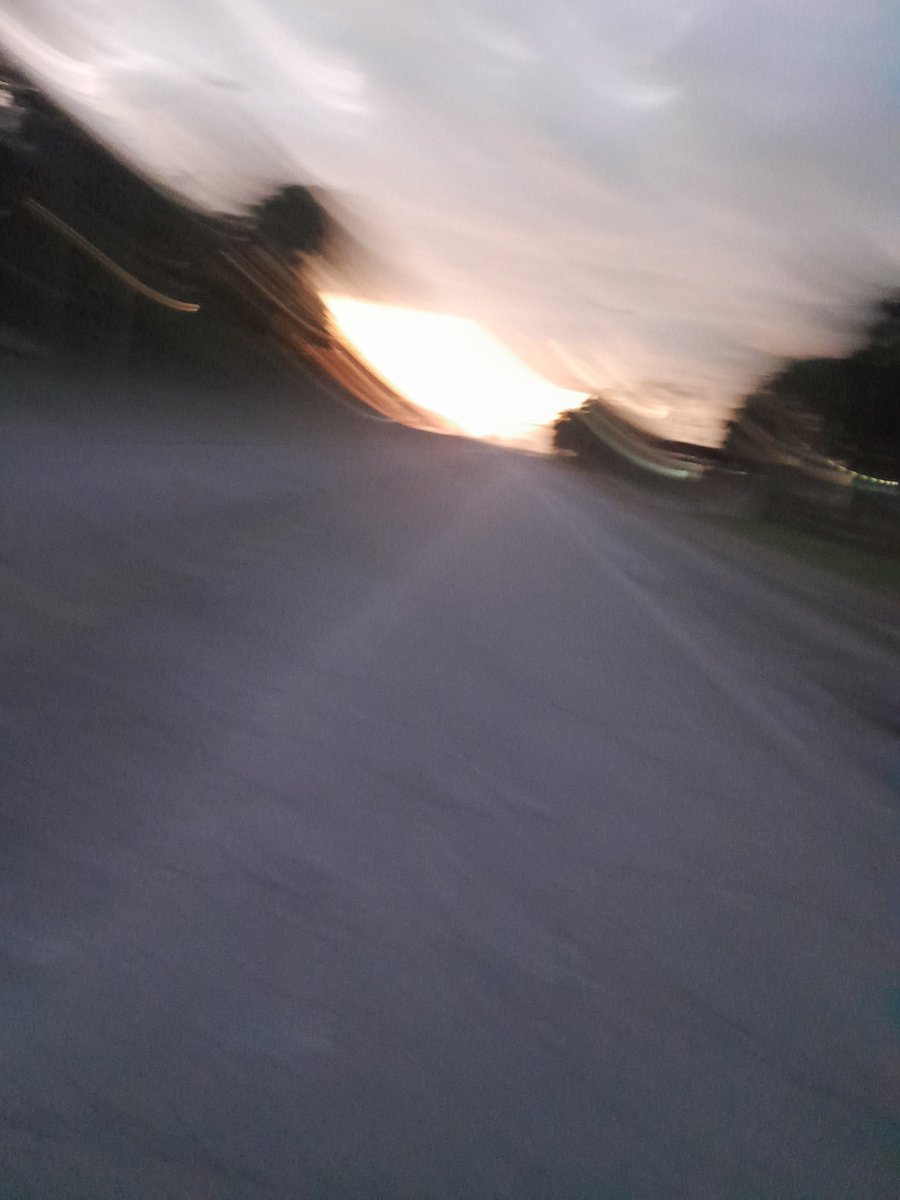 DrYandiel's tweet image. El instante fugaz donde el día se despide #Abstract #BlurArt