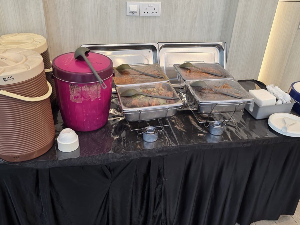 MomOwnRecipe's tweet photo. What did they order?

Menu:
● Nasi minyak
● Ayam merah
● Mutton rendang
● Sambal goreng tahu tempeh
● Dhalcha Sayur
● Ice jelly cocktail
● Fruit punch
● TeaO https://t.co/J1BsFAoMZc