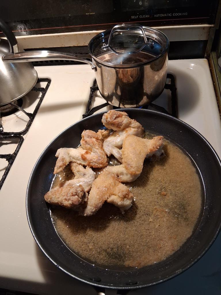 SIMPLY_SUBMIN's tweet image. #PANFRY #TOSS #COAT #CHICKENWINGS