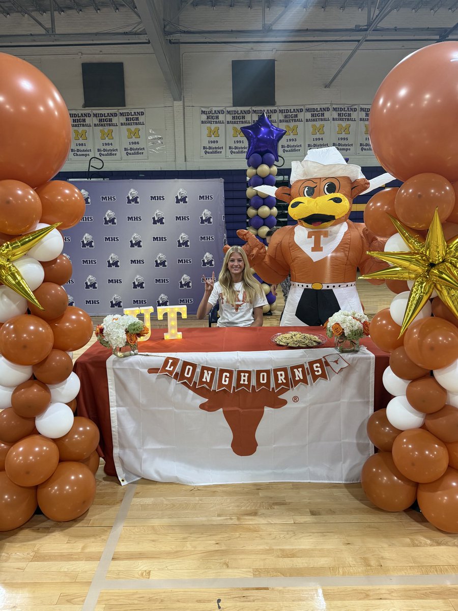 MidlandHighVB's tweet image. Congratulations to Lillian Earl on earning the #7 spot in her class and signing with UT today to continue focusing on her academics! Your hard work and dedication have truly paid off. We’re so proud of you and excited for what’s ahead! 💜 @AthleticsMISD 
#consistency #resilience