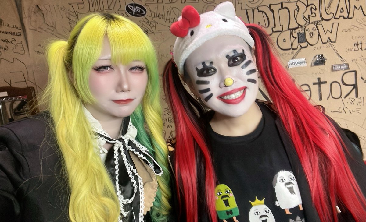 himekatto's tweet photo. タム祭られでみんなと写真撮った❗️

ハローキチィちゃん…🥹🥹🥹 https://t.co/JWEGQVFSed