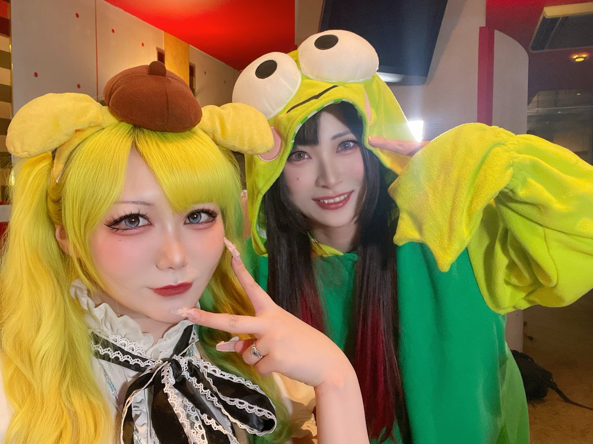 himekatto's tweet photo. タム祭られでみんなと写真撮った❗️

ハローキチィちゃん…🥹🥹🥹 https://t.co/JWEGQVFSed