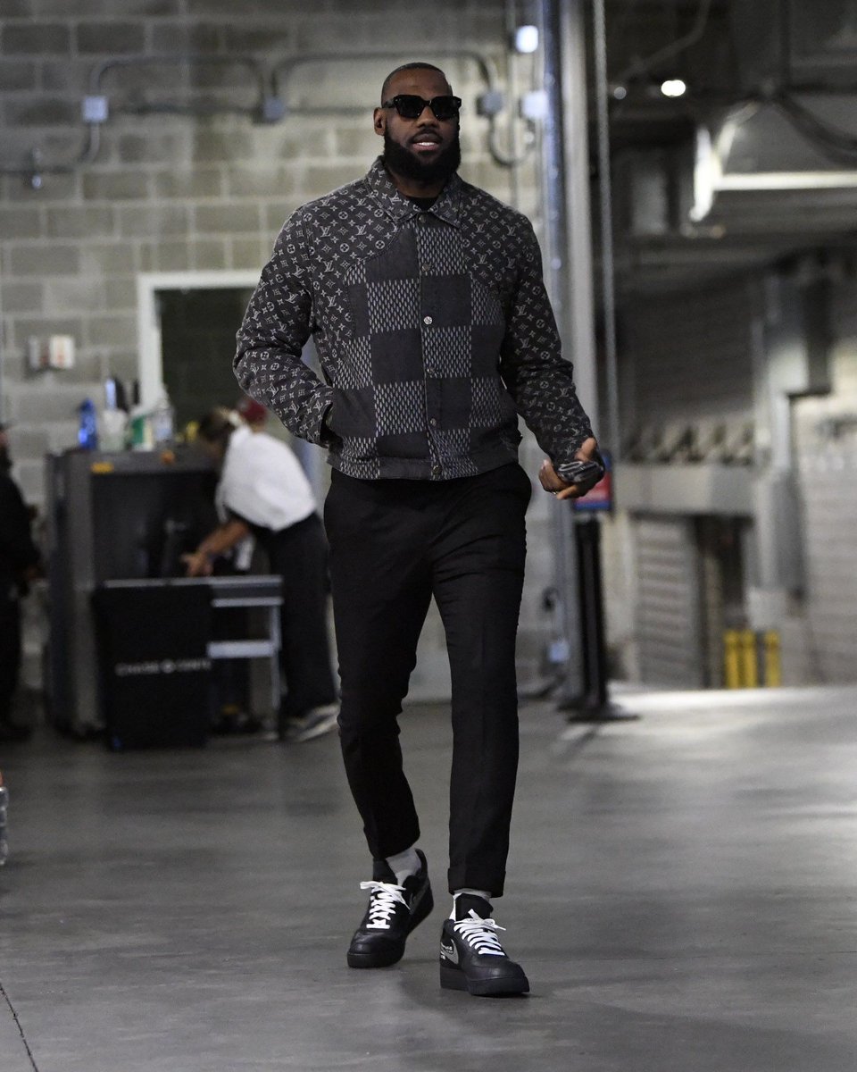 JustFreshKicks tweet media