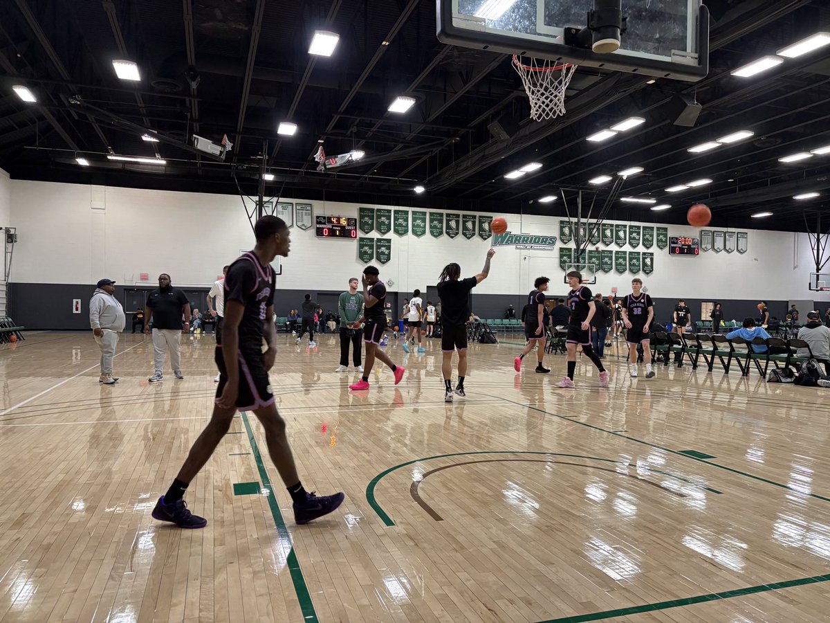 WisBBYearbook's tweet image. Team Herro warming up for its 16U game tonight at Prep Hoops Cream City Classic.
#ph