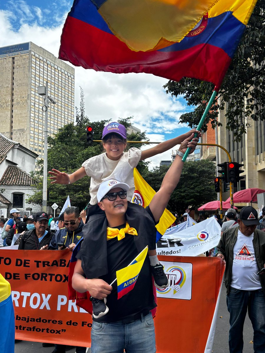 Sintracarcol's tweet image. En #Bogotá se sintió La determinación de la clase obrera.
Somos @Sintracarcol, 7️⃣9️⃣ luchando por nuestra dignidad, y seguiremos. Estamos Rereorgullosos.
#CepedaPresidente #CepedaEnPrimeraVuelta #CepedaPresidente2026 
Súmate al sindicato ❗️