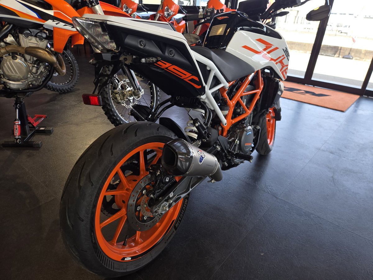 moto tweet media