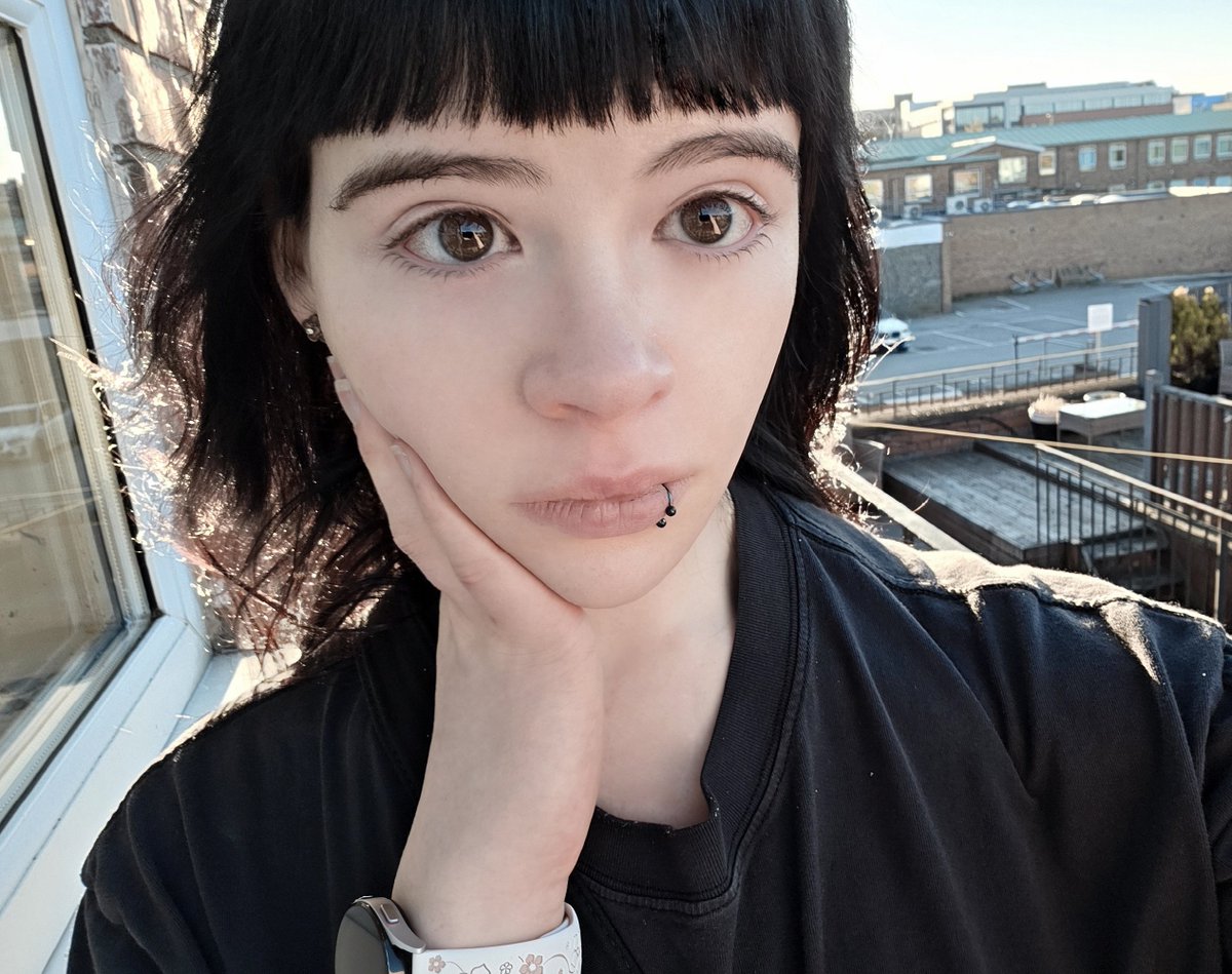 doll bun🏳️‍⚧️ tweet media