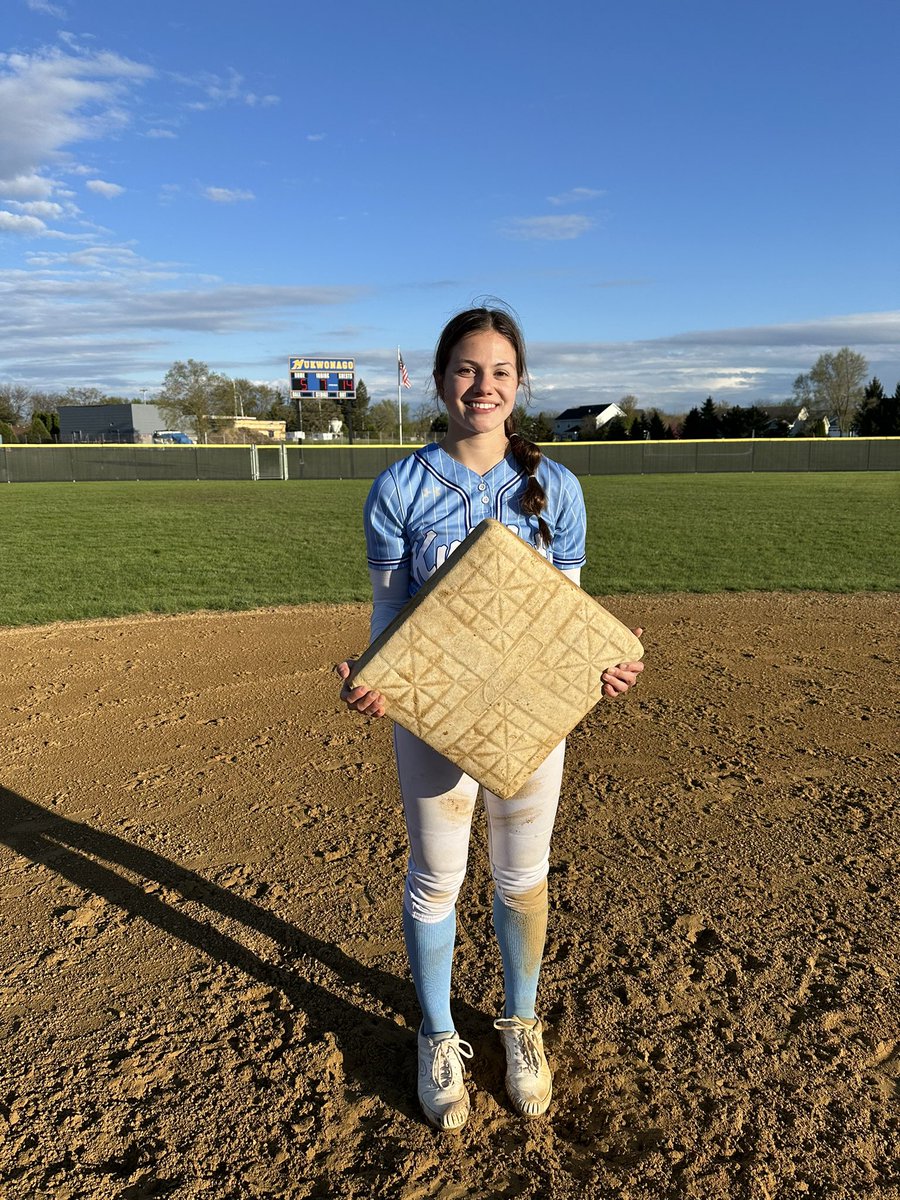 knightsoftball's tweet photo. Congrats to senior Rita Sippy for setting a new career record for stolen bases with a current total of 59! The previous record of 57 was set by Julia Lampe in 2004. Way to go Rita!!! @RitaSippy https://t.co/NYlZ4rtCi7