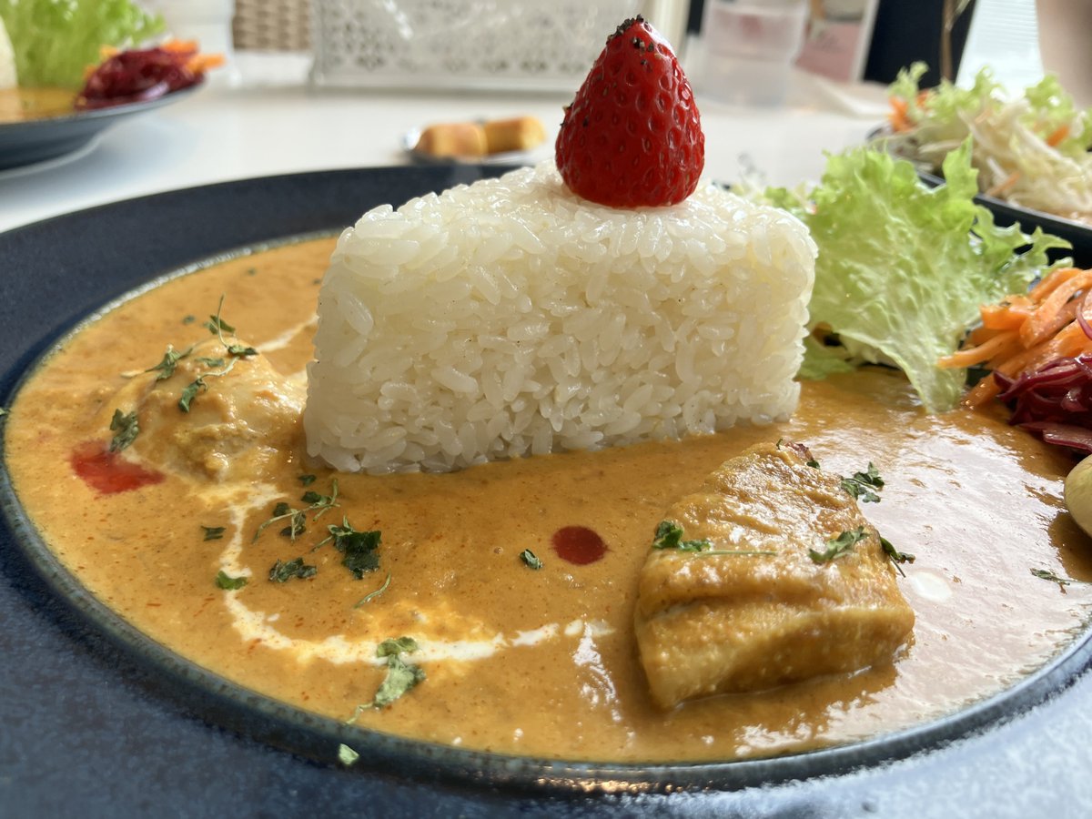 hardboperH's tweet photo. カレー東奔西走🍛🏃‍♂️
パティシエが作った本気カレー
いちごショートケーキ丸ごとイン🍓🍰
豊橋カレーうどん
トッピングマシマシしたらやんちゃ顔になった
信州味噌が隠し味のジンギスカレー
カレーももちろんらっきょ福神漬けもおいしい
どれも絶品✨
#サンラファエル
#信州庵中浜本店
#カレーの大原屋 https://t.co/oGWC6DNbIu
