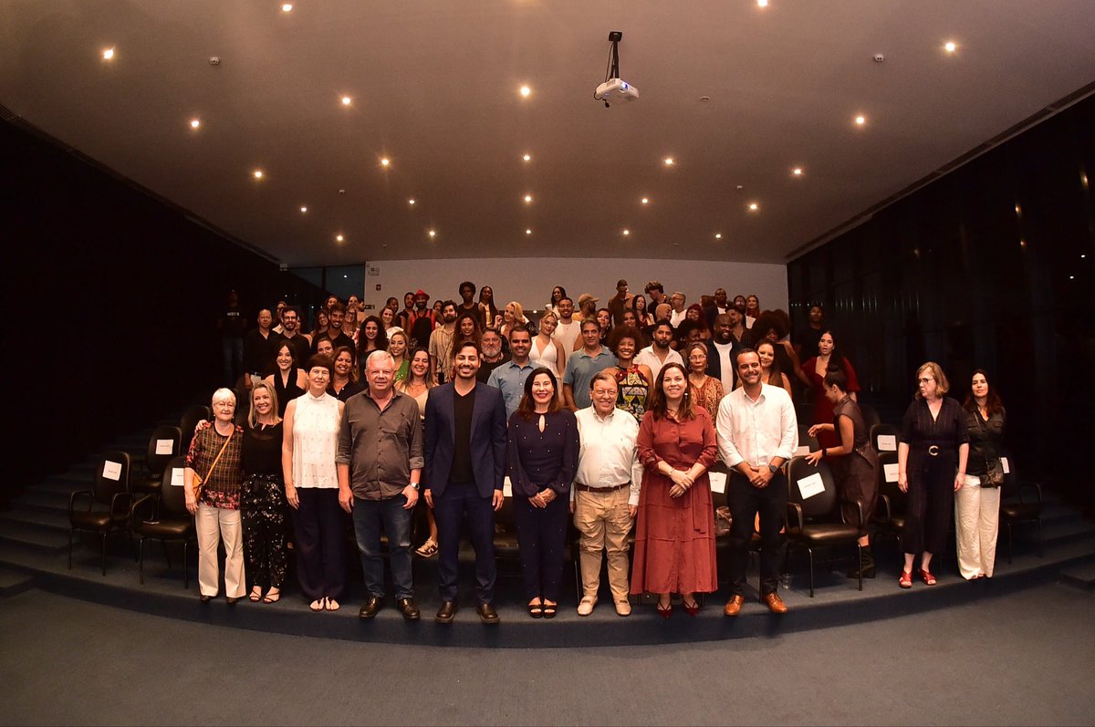 DienisOficial's tweet photo. Uma noite para a história.
Ontem foi só o começo de uma viagem linda, com tantos talentos incríveis.
Vem aí.

Obrigado à #Neltur pela parceria https://t.co/rnaNhZ0EuE