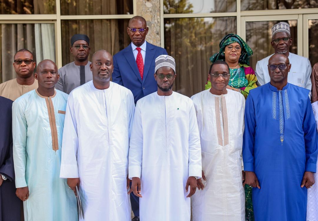 SenegalCNP's tweet photo. 1er Mai 2026 Cérémonie de remise du cahier de doléances des centrales syndicales des travailleurs au Chef de l'Etat.

La délégation du CNP conduite par le Président Mamadou Racine Sy du Bureau Exécutif avec : https://t.co/PaxLglcZw1
