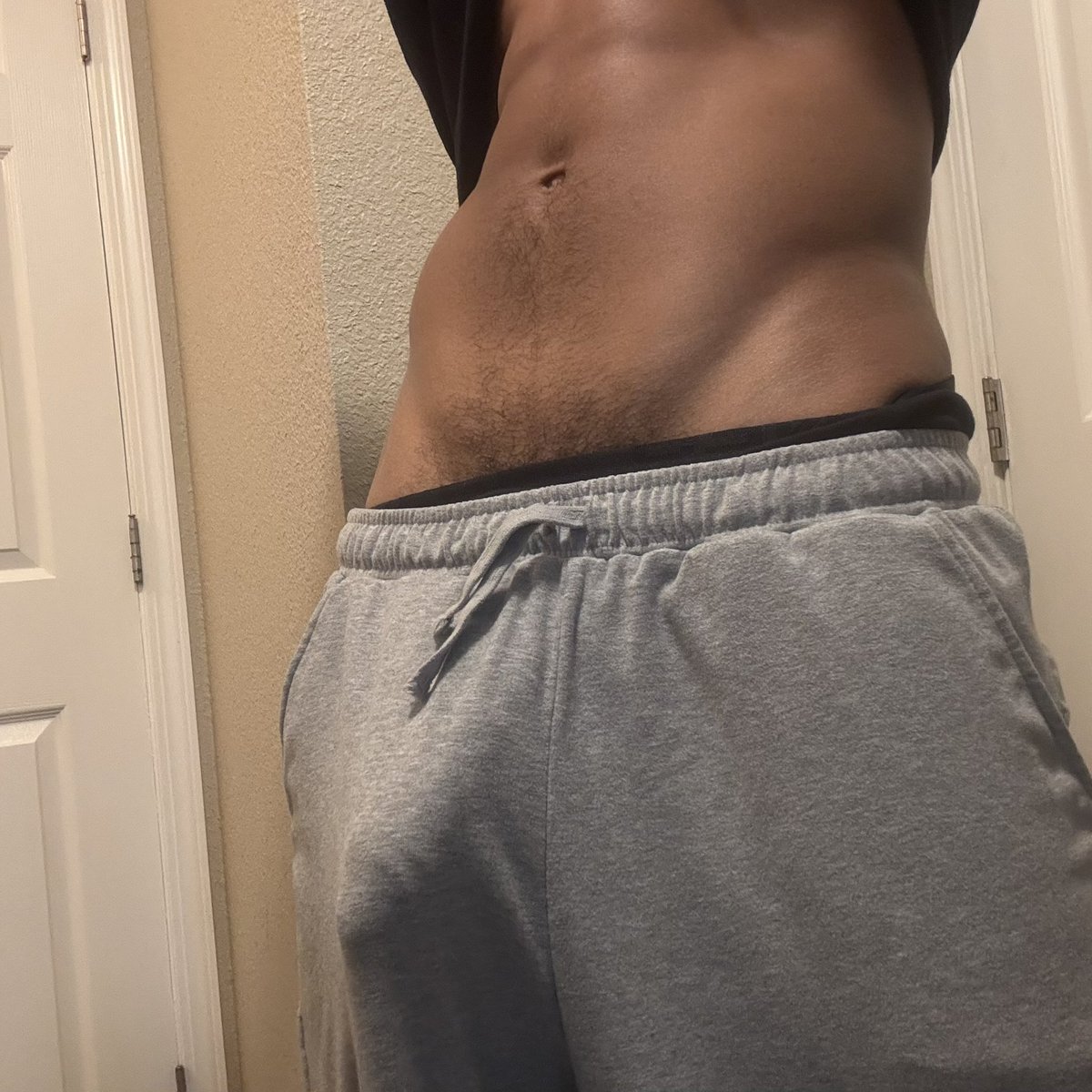 Bendover7826's tweet photo. Who wants to pull them down 😋

#bigdick #imprint #flashing #sweatpants #swinger #sexy #abs #trade #contentcreator #of #leaks 
#public #reno #flex #bull #hotboyfriend https://t.co/s8bmGka5fp