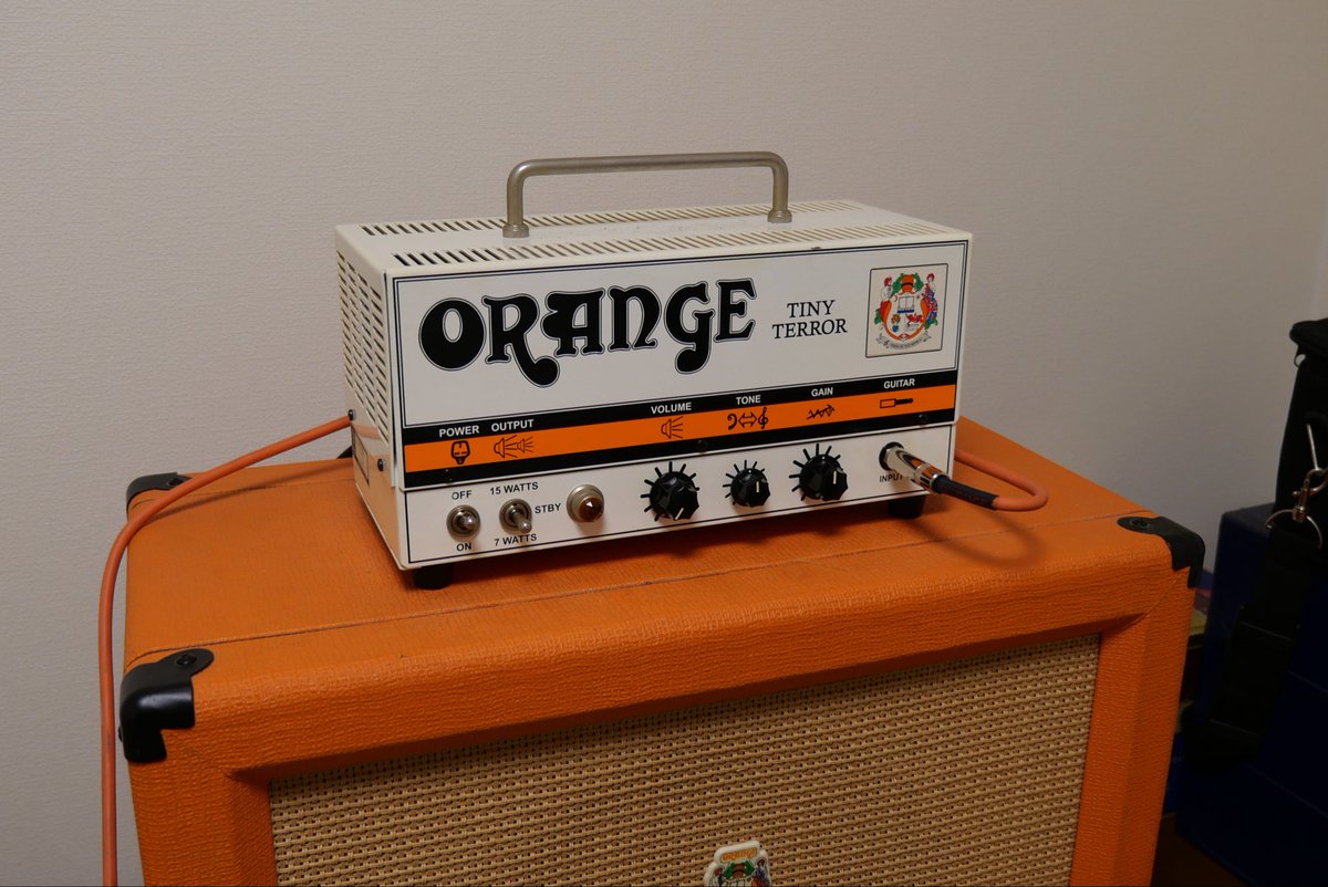 Ryouichibass's tweet image. ギター・アンプです

#Orange
#tiny_teller

15wと7wの切り替えができます
自宅(マンション)で鳴らしています
80デシベルに届かない程度の
ボリュームで鳴らしていて
今のところクレームはナシです