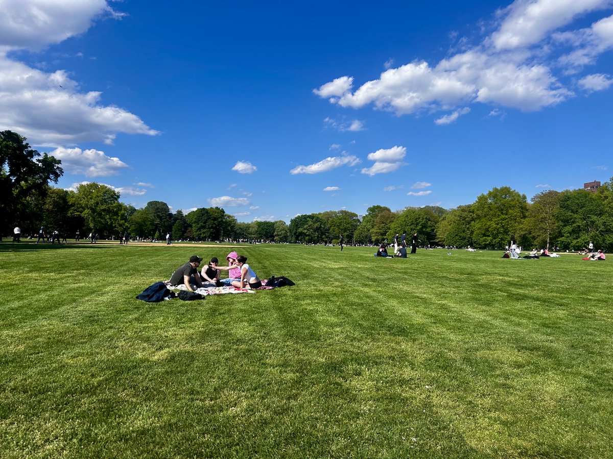 katiewr31413491's tweet photo. #SheepsMeadow #CentralPark 😊 https://t.co/DXFvIJGNU9